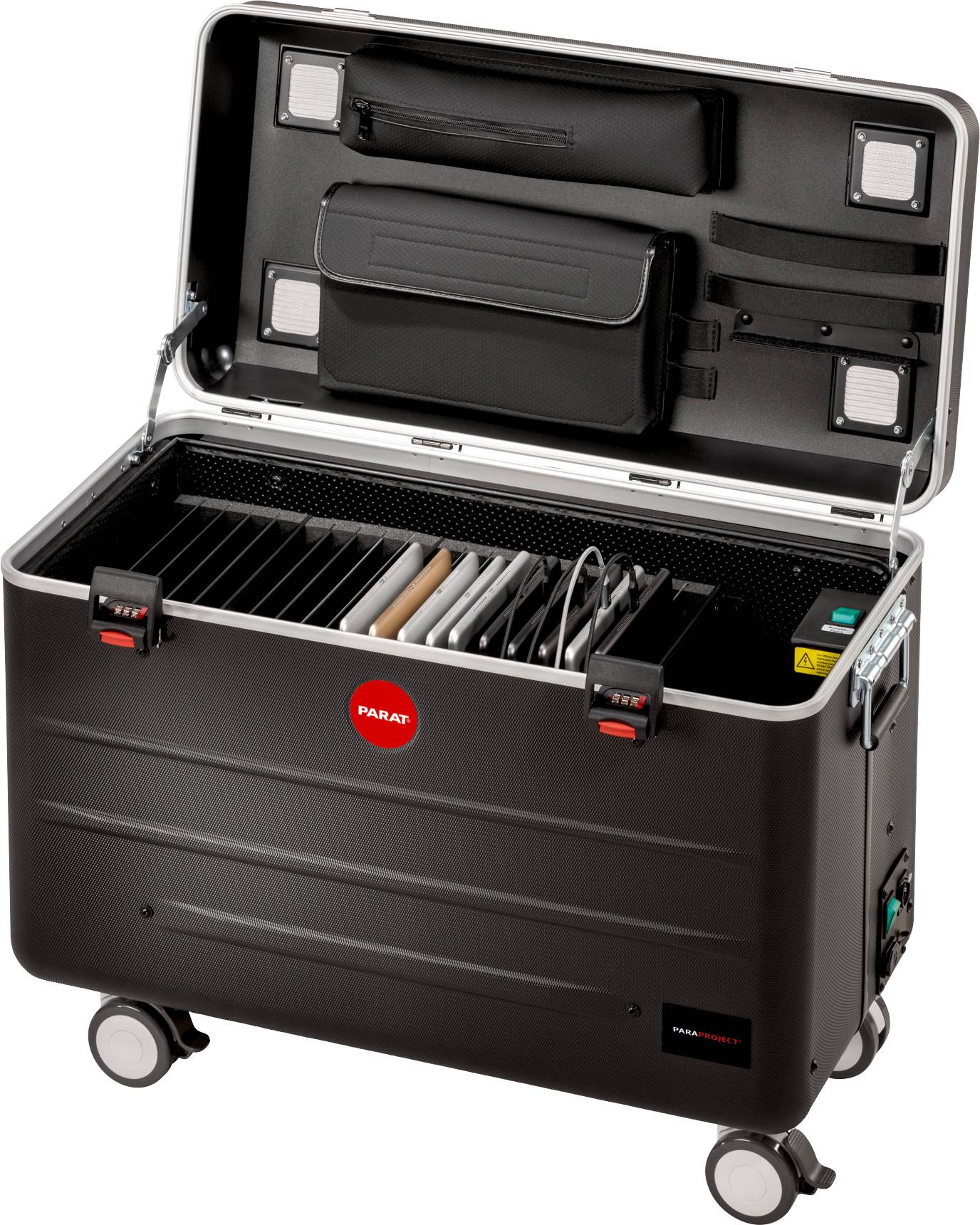 Otwarty walizka na kółkach z gniazdkami do ładowania urządzeń elektronicznych, takimi jak tablety, z widocznymi gniazdkami elektrycznymi i kablami.