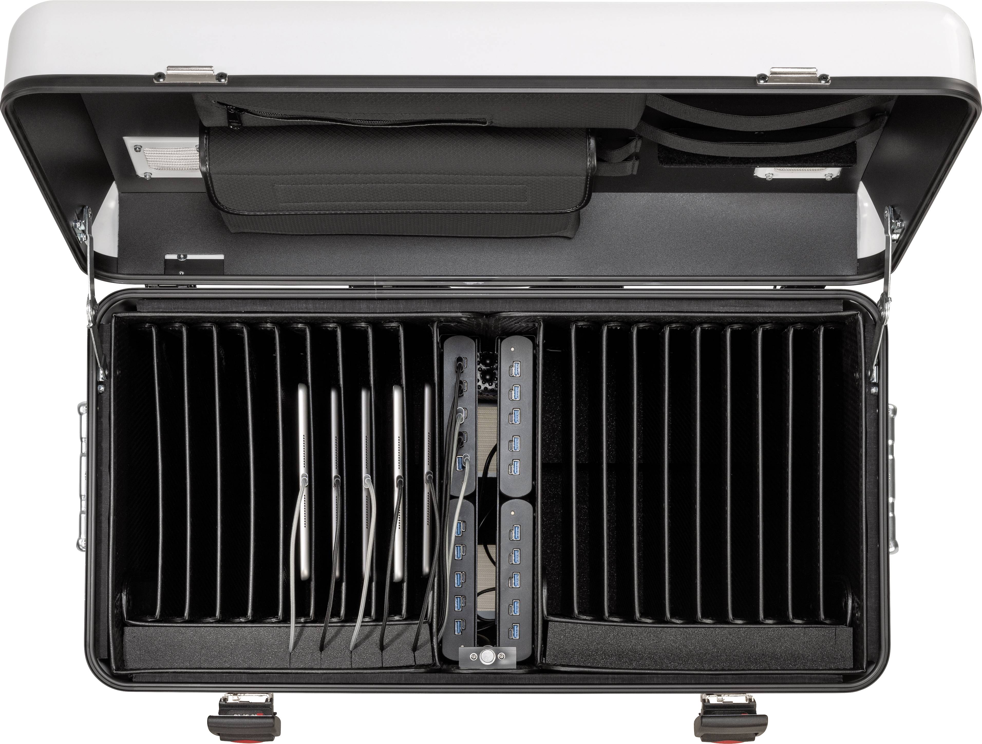 Otwarty kufer z wieloma przegrodami, w których tablety stoją pionowo obok siebie. Wszystkie urządzenia są zorganizowane i gotowe do użycia.