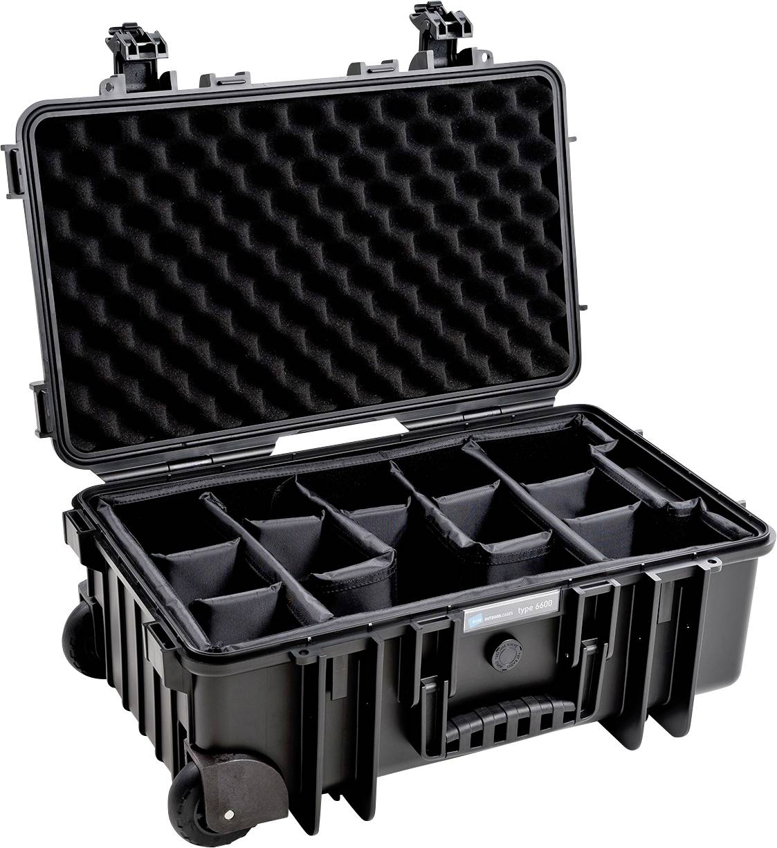 Czarny, twardy kufer z otwartą pokrywą, wyposażony w piankowe wypełnienie z regulowanymi przegródkami, idealny do bezpiecznego transportu sprzętu.