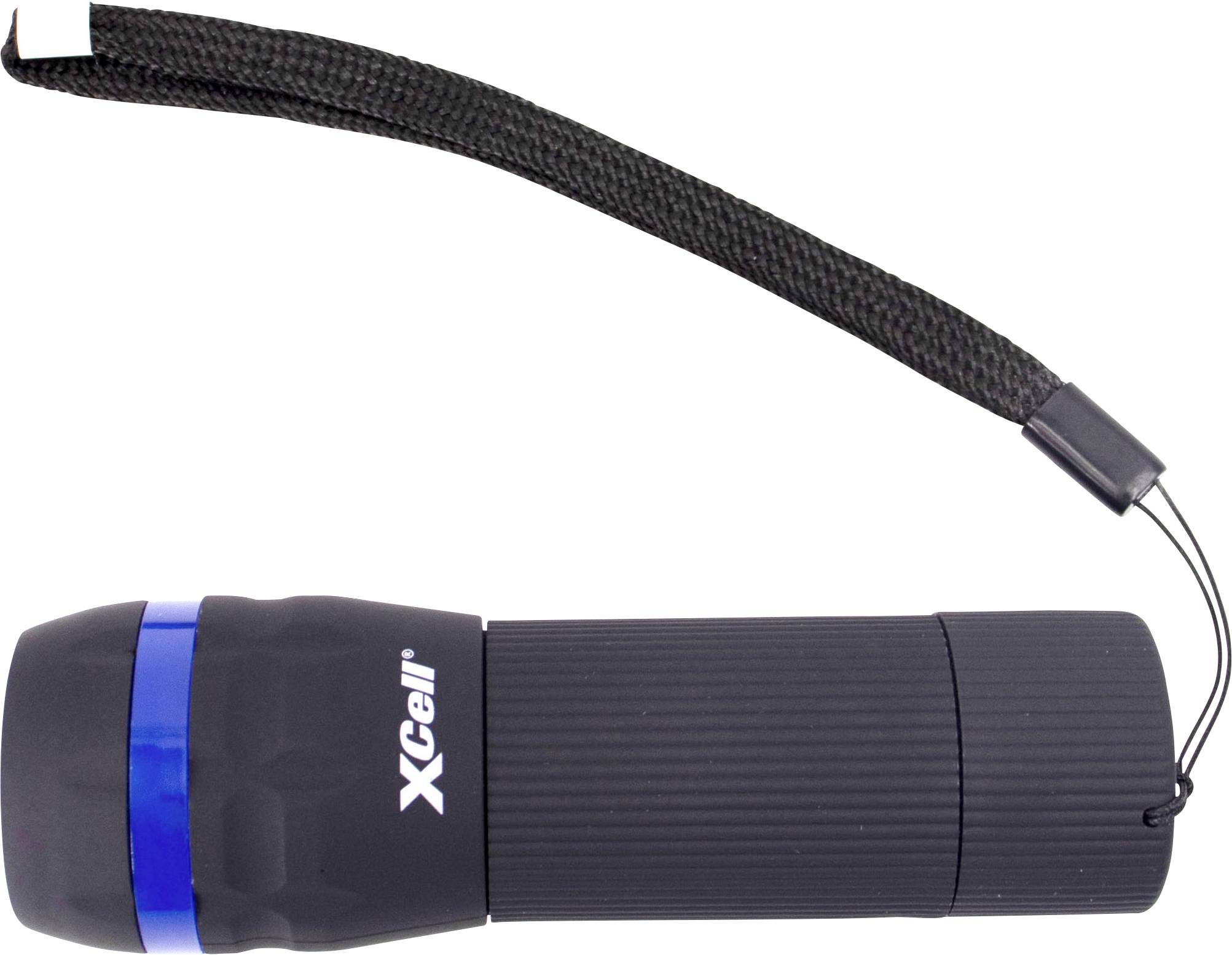 Czarna latarka z niebieskim obramowaniem i paskiem na rękę, oznaczona napisem 'XCell', leży na białym tle.