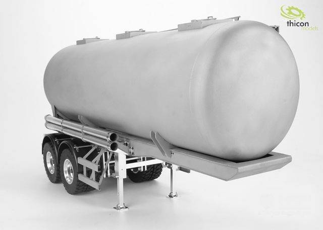 Dwuosiowy model przyczepy paliwowej stoi pionowo na białym tle. Logo 'thicon models' jest widoczne w prawym górnym rogu.