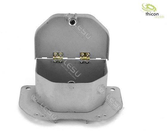 Metalowa obudowa z otwartą pokrywą, wewnątrz widoczne dwa zawiasy; prawdopodobnie element jakiegoś modelu.