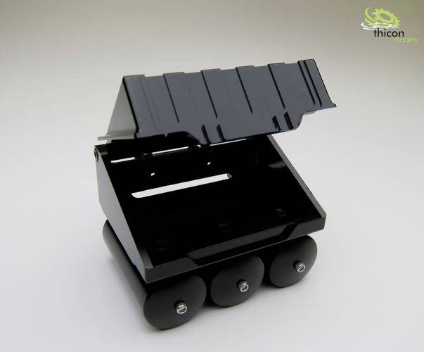 Mały, czarny robot modelowy z napędem gąsienicowym i otwartym dachem w ciemnoszarym kolorze, przedstawiony na jasnym tle.