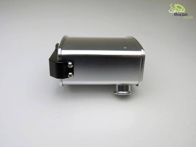 Srebrny cylindryczny tłumik z czarnym mocowaniem. W prawym górnym rogu obrazu znajduje się logo firmy.