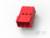 Czerwony plastikowy element łączący na białym tle.