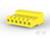 Żółty plastikowy wtyk z sześcioma otworami ułożonymi w jednym rzędzie, przypominający złącze elektryczne, na białym tle.