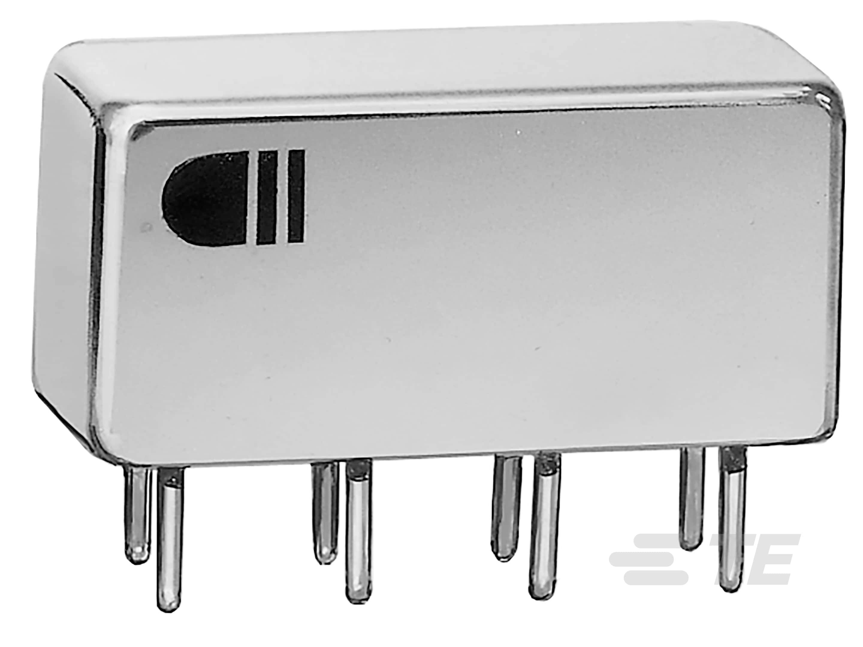Prostokątny element elektroniczny z pinami od spodu, prawdopodobnie przekaźnik, w metalowej obudowie.