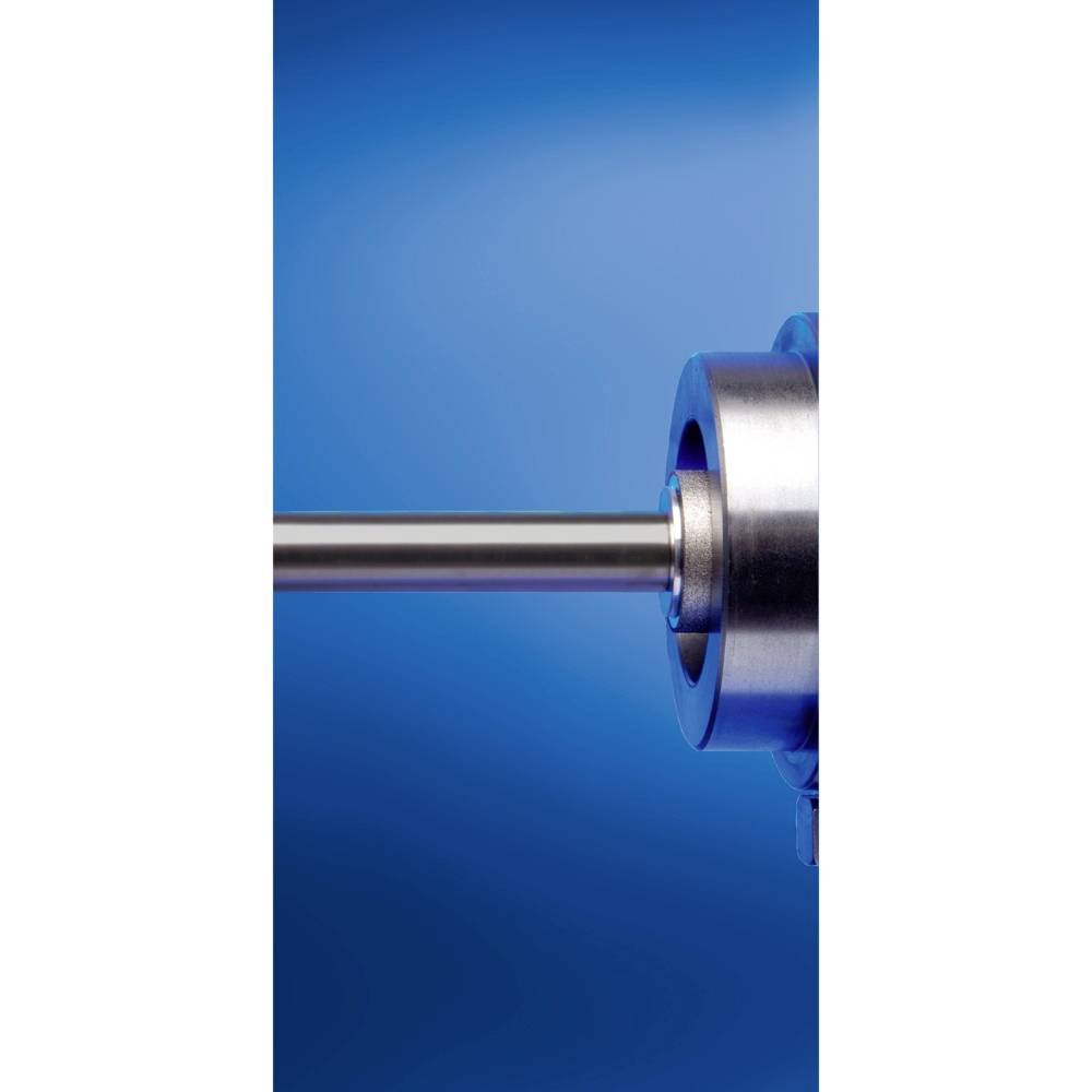 Metalowy cylinder rozciąga się poziomo od łożyska do środka obrazu na niebieskim tle.