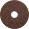 Okrągła, czerwonobrązowa podkładka ścierna z centralnym otworem, przeznaczona do prac czyszczących lub polerskich na różnych powierzchniach.