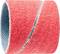 Czerwony pas ścierny do szlifierki, wykazujący jednorodną, ziarnistą strukturę z ukośnym cięciem.
