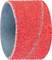 Czerwona taśma ścierna w kształcie cylindra, gruboziarnista, z lekkim rowkiem po bokach, służy do szlifowania powierzchni.