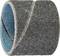Zbliżenie paska ściernego o grubej ziarnistości. Ma kształt cylindryczny i jest używany do wygładzania lub usuwania warstw materiału.
