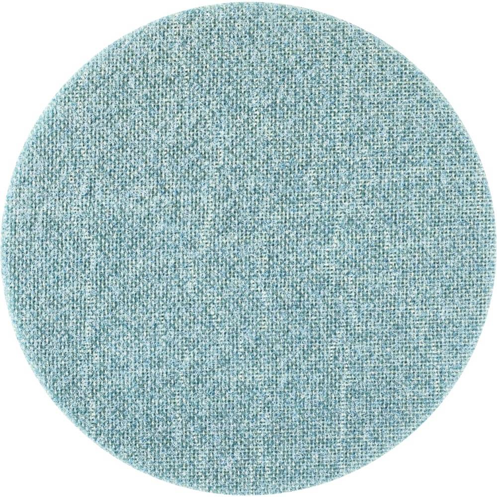 Niebieski, okrągły dywan o teksturowanej powierzchni.