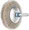 Szczotka druciana z okrągłymi włoskami, zamontowana na uchwycie do wiertarki. Odpowiednia do usuwania rdzy i zanieczyszczeń.
