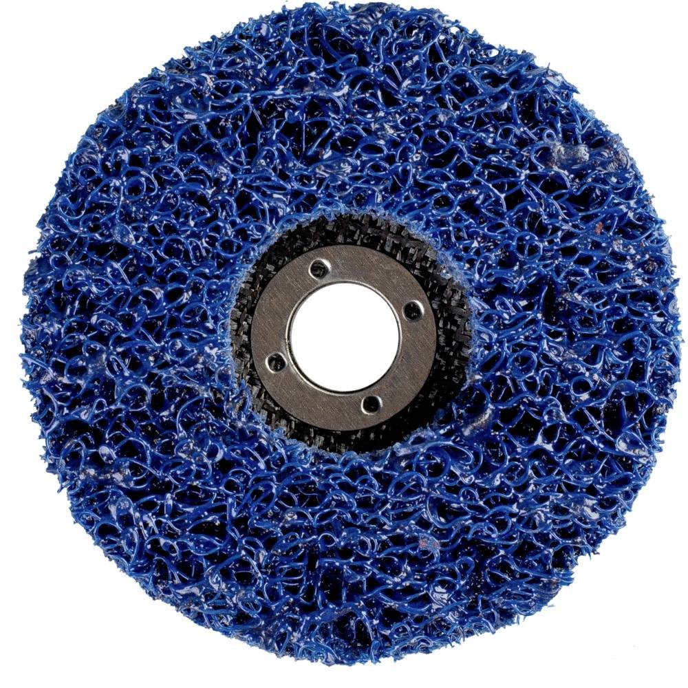 Niebieskie koło ze włókniny ściernej do czyszczenia powierzchni i usuwania rdzy, z otworem kołowym pośrodku.
