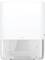 Dozownik ręczników papierowych zamontowany na ścianie, biała obudowa, widok z przodu.