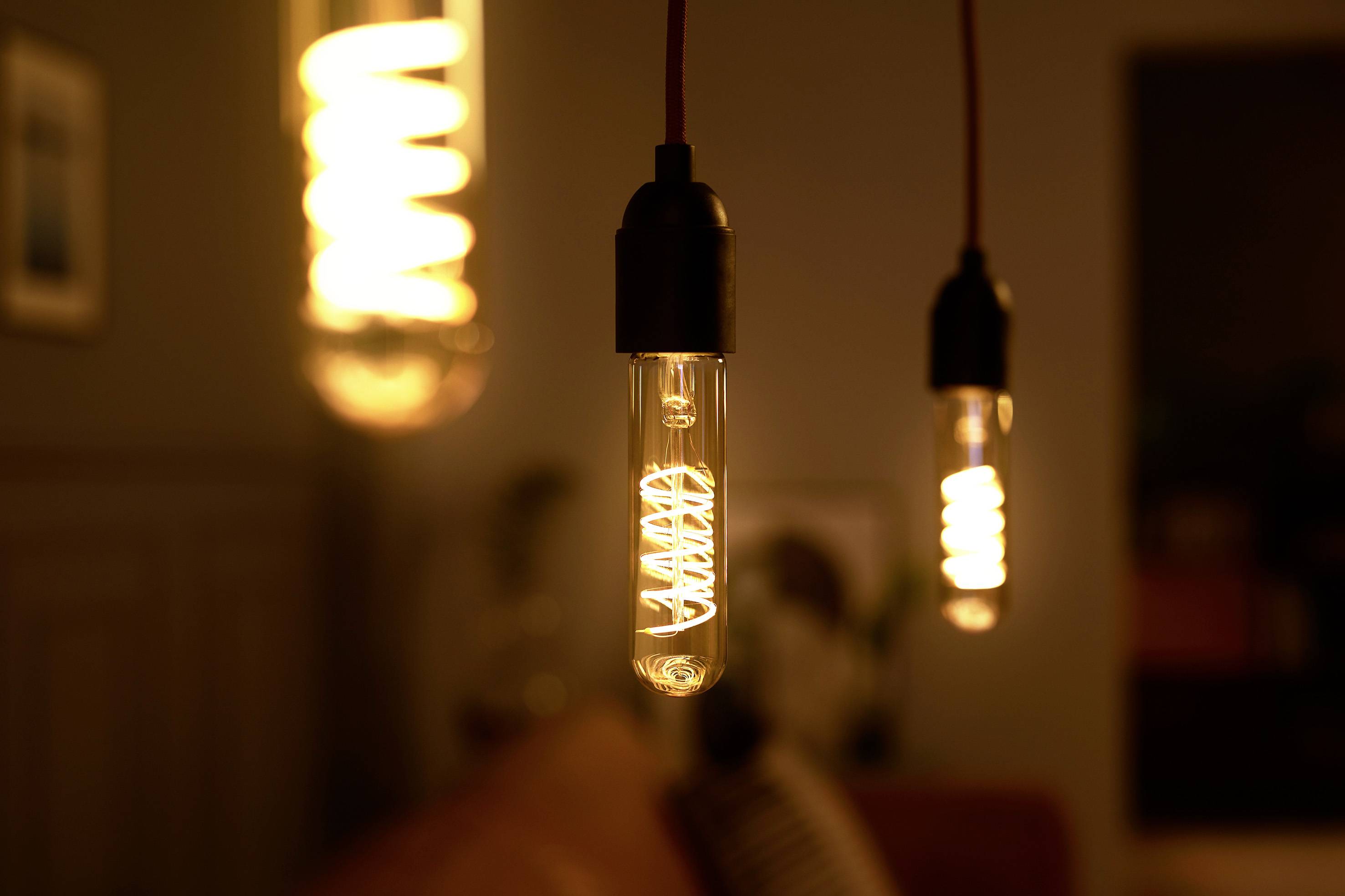 Світлодіодна лампа Philips LED 8719514313804 E-27 6,5 Вт = 40 Вт теплий білий 1 шт.