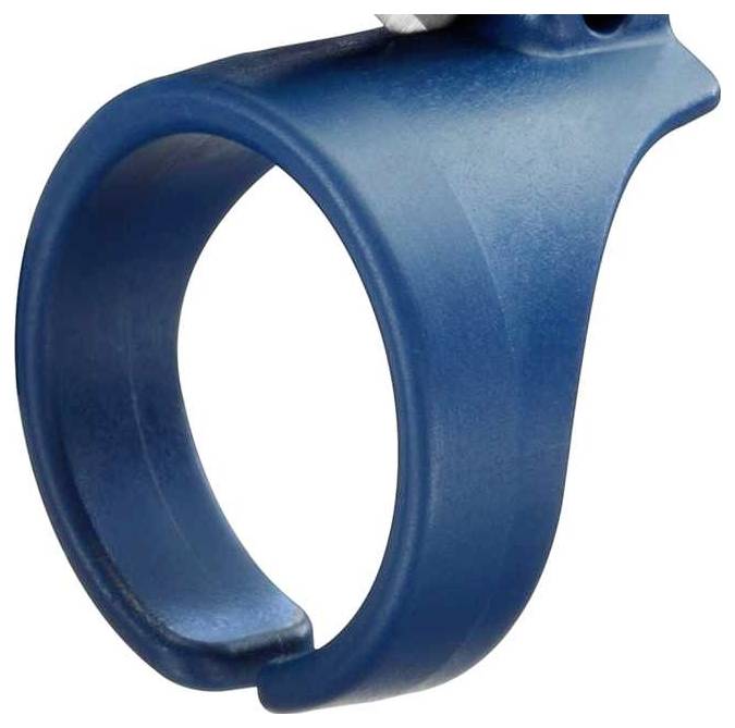 Niebieski, pierścieniowy obiekt z tworzywa sztucznego z rowkiem i ściętymi krawędziami. Obiekt wydaje się być zamknięciem zabezpieczającym.