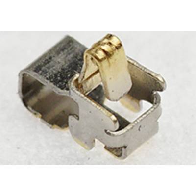 Mały, metaliczny elektryczny zacisk kontaktowy składający się z dwóch różnych metali, części w kolorze złotym i srebrnym.