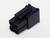 Czarny, prostokątny, czterbiegunowy złącz wtykowy z dwoma pionowymi i dwoma poziomymi przyłączami, na białym tle.