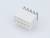 Biały, prostokątny elektryczny złącz z wieloma metalowymi stykami, stosowany w urządzeniach elektronicznych.