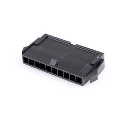 Czarny wtyk plastikowy z ośmioma prostokątnymi otworami przyłączeniowymi, często stosowany do połączeń elektrycznych w komputerach.