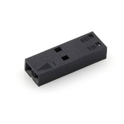 Czarny wtyk plastikowy z dwoma kwadratowymi otworami i małymi napisami, używany do elektrycznego łączenia komponentów.