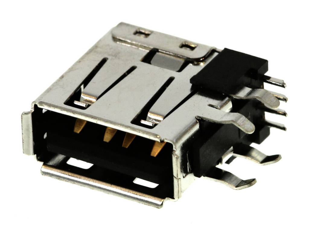 Metalowo-plastikowe złącze USB-A, przystosowane do podłączenia urządzeń USB, sfotografowane na białym tle.
