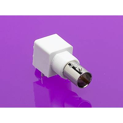 Biały, prostokątny adapter z metalowym złączem na różowym tle. Adapter posiada design złącza BNC.