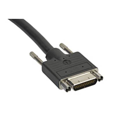 Czarny kabel SCSI z prostokątną wtyczką i wieloma złotymi stykami, przeznaczony do przesyłania danych między urządzeniami.