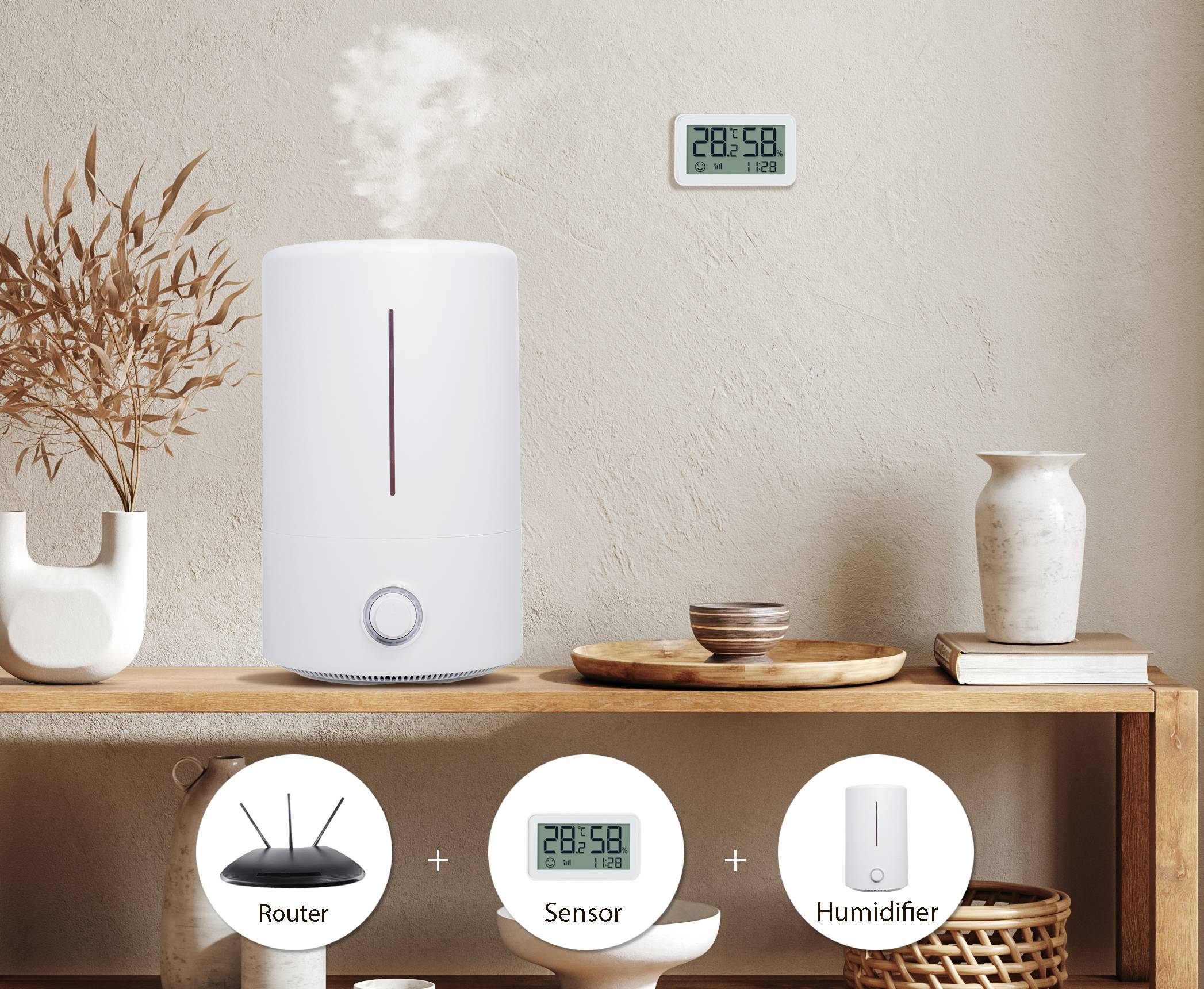 Nawilżacz powietrza stojący na stole, emitujący parę wodną. Na ścianie wisi cyfrowy zegar. W tle dekoracyjne wazony.