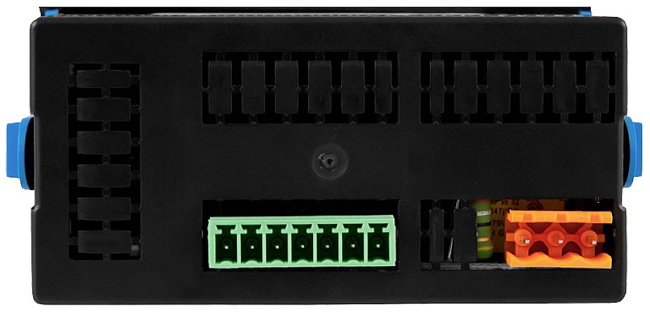 Urządzenie elektroniczne z różnymi złączami, w tym zielonymi i pomarańczowymi listwami przyłączeniowymi z przodu.