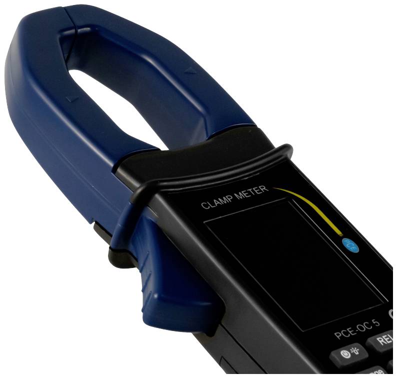 Niebiesko-czarny miernik cęgowy używany do pomiaru prądu w przewodach elektrycznych.