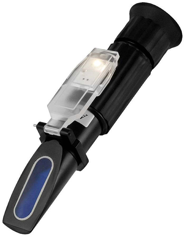 Przenośny refraktometr z niebieskim okienkiem obserwacyjnym i czarną obudową do pomiaru współczynnika refrakcji cieczy.