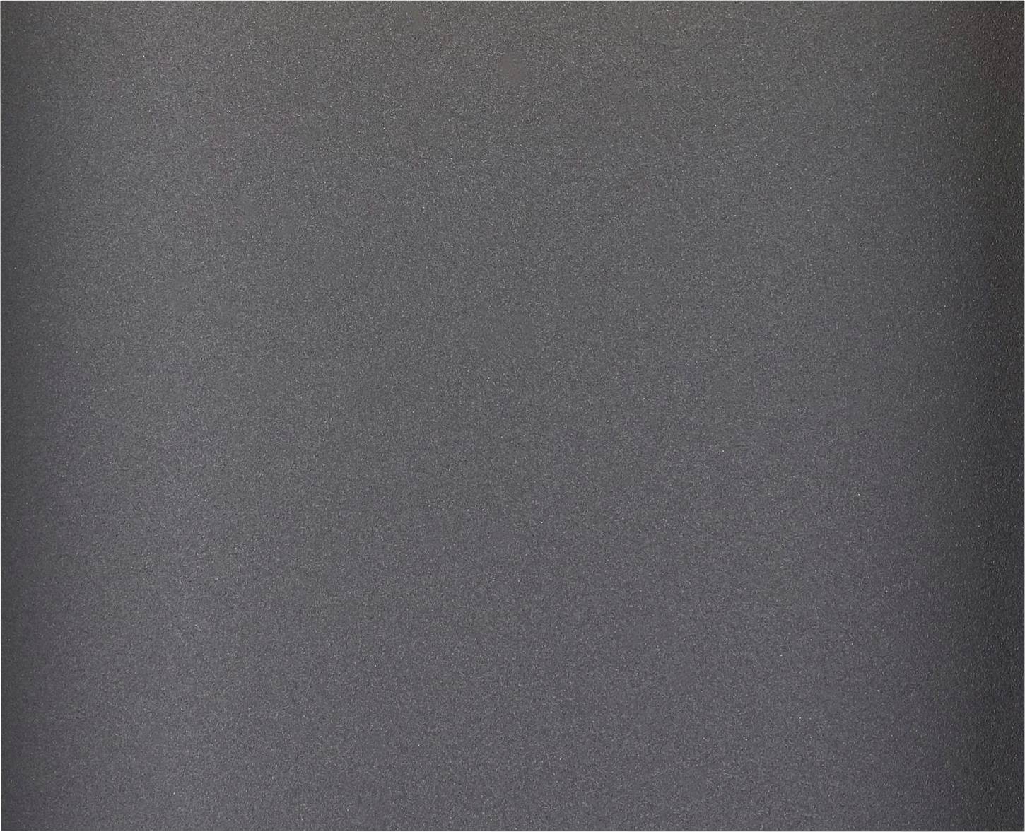 Jednolite szare tło, bez wzoru lub tekstury.