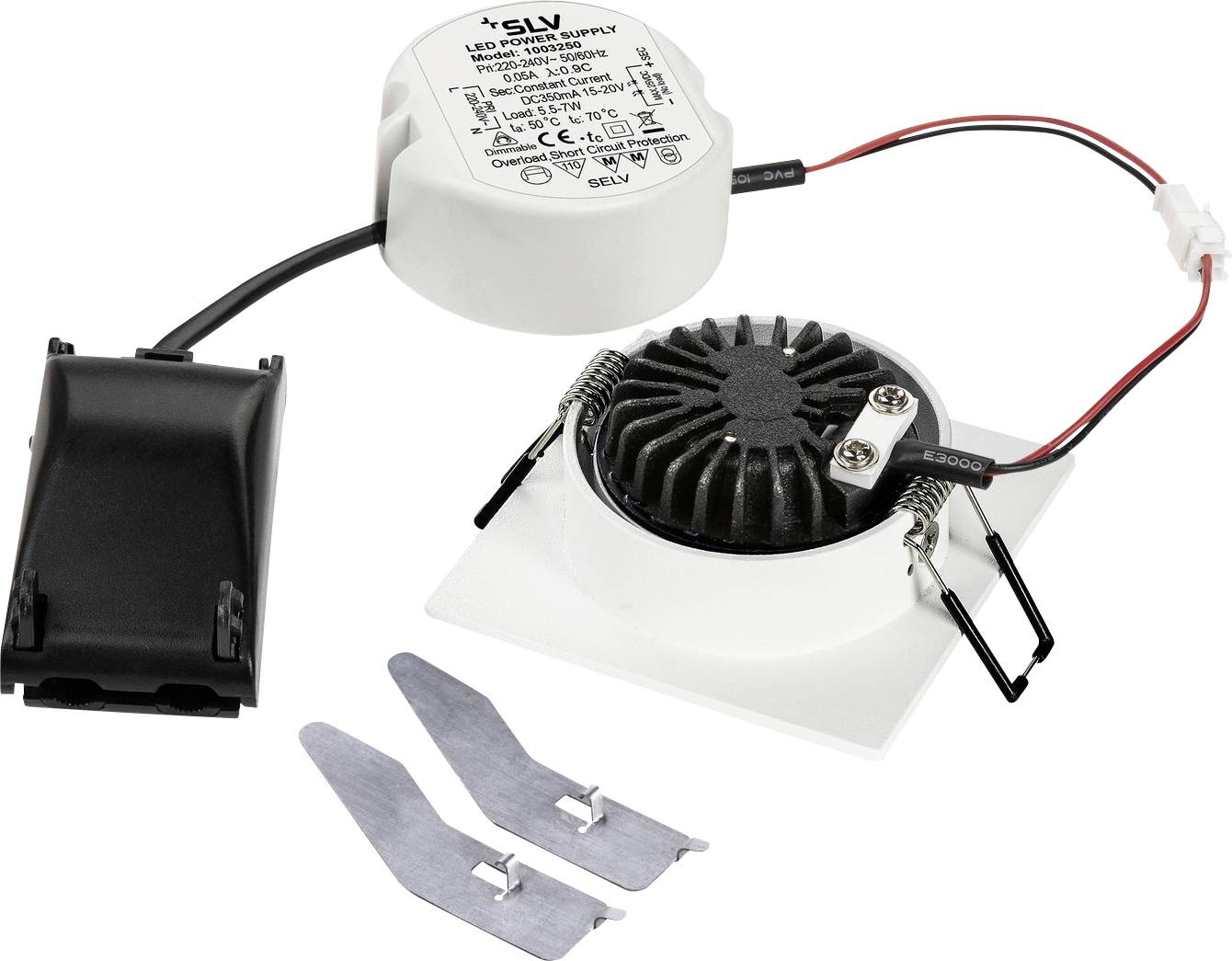 Podtynkowy spot LED z okrągłą, białą obudową, czarnym radiatorem i przewodami przyłączeniowymi. Wyposażony w dwie metalowe klamry i transformator.