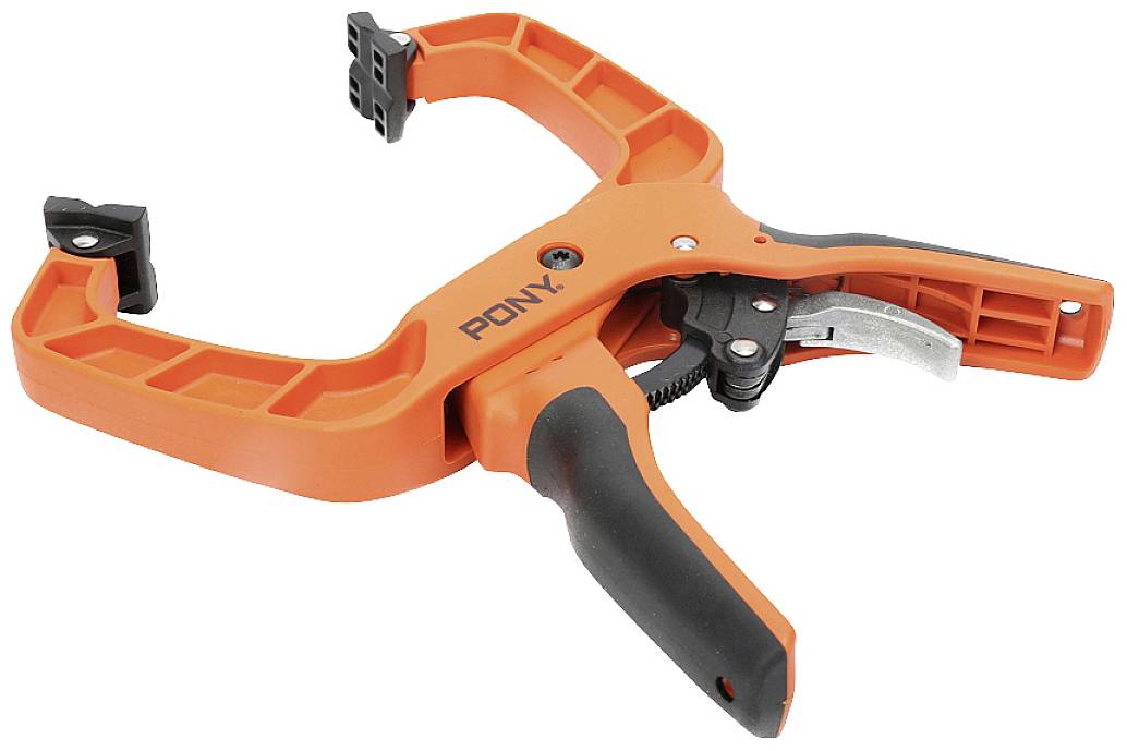Pomarańczowe szczypce do papieru z czarnym uchwytem i mechanizmem zatrzaskowym, na których widnieje napis 'PONY'.