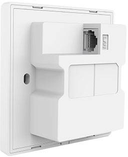 'Gniazdo sieciowe z portem LAN zamontowane na ścianie, widok z boku. Biały, prostokątny design odpowiedni do biur i przestrzeni mieszkalnych.'