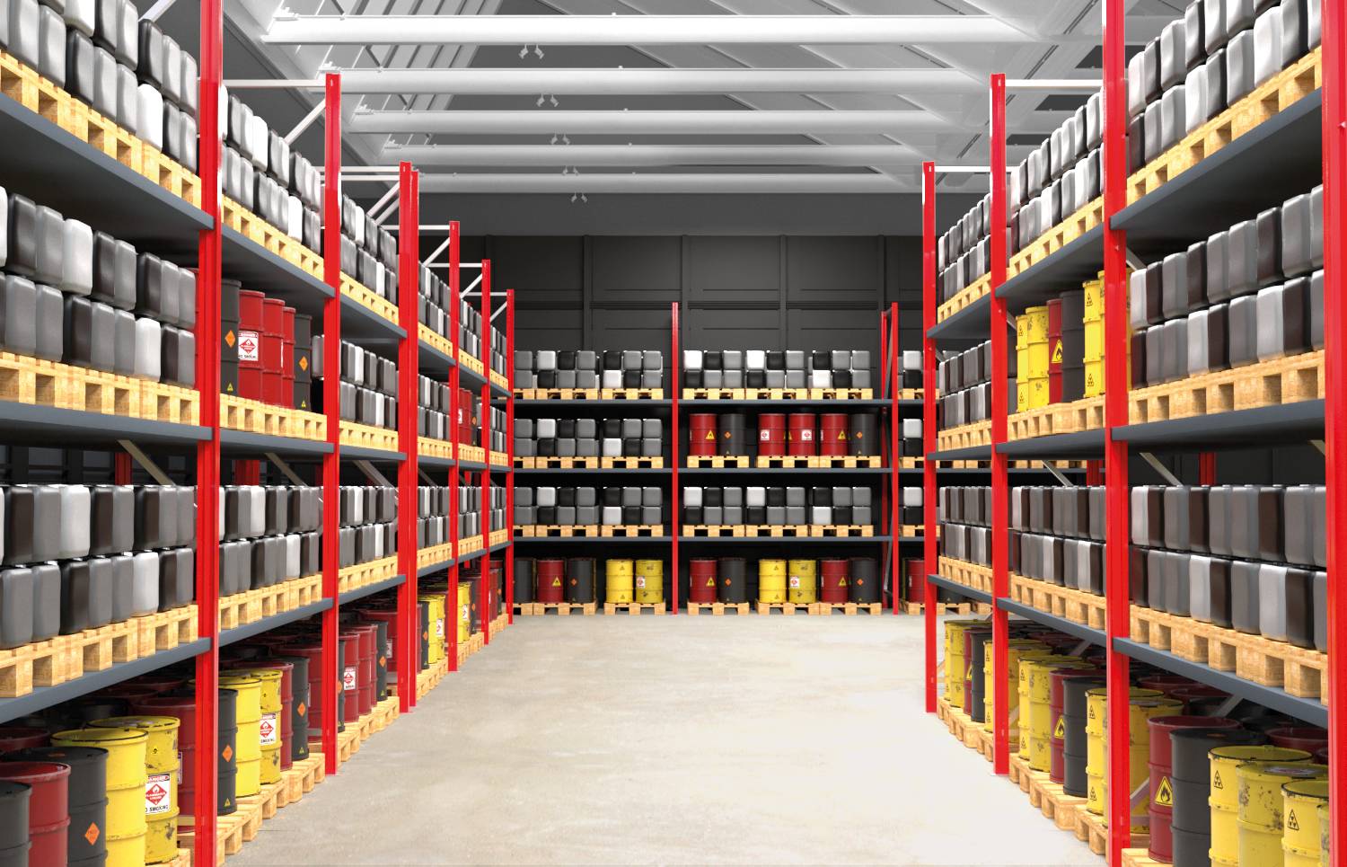Magazyn z czerwonymi metalowymi regałami, wypełnionymi żółtymi i szarymi beczkami, pod sufitem z świetlikami.