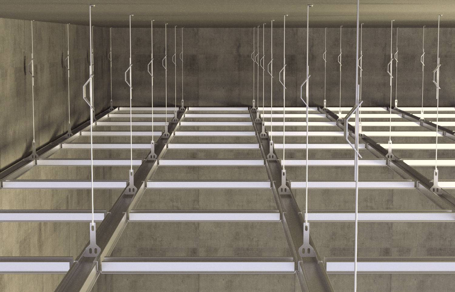 Sufit budynku z widocznymi metalowymi elementami konstrukcyjnymi i oświetleniem. Beżowe ściany otaczają przestrzeń, a betonowa powierzchnia jest wyraźnie widoczna.