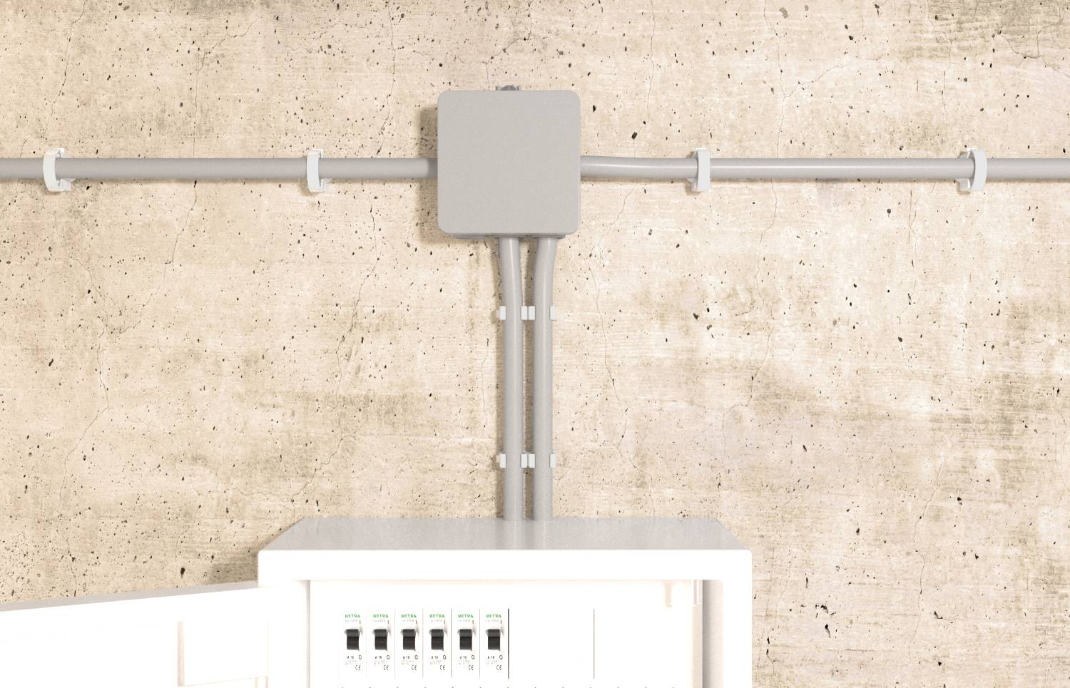 Skrzynka rozdzielcza elektryczna przy betonowej ścianie z otwartymi drzwiczkami, nad którymi przebiega kilka przewodów do szarego złącza elektrycznego.