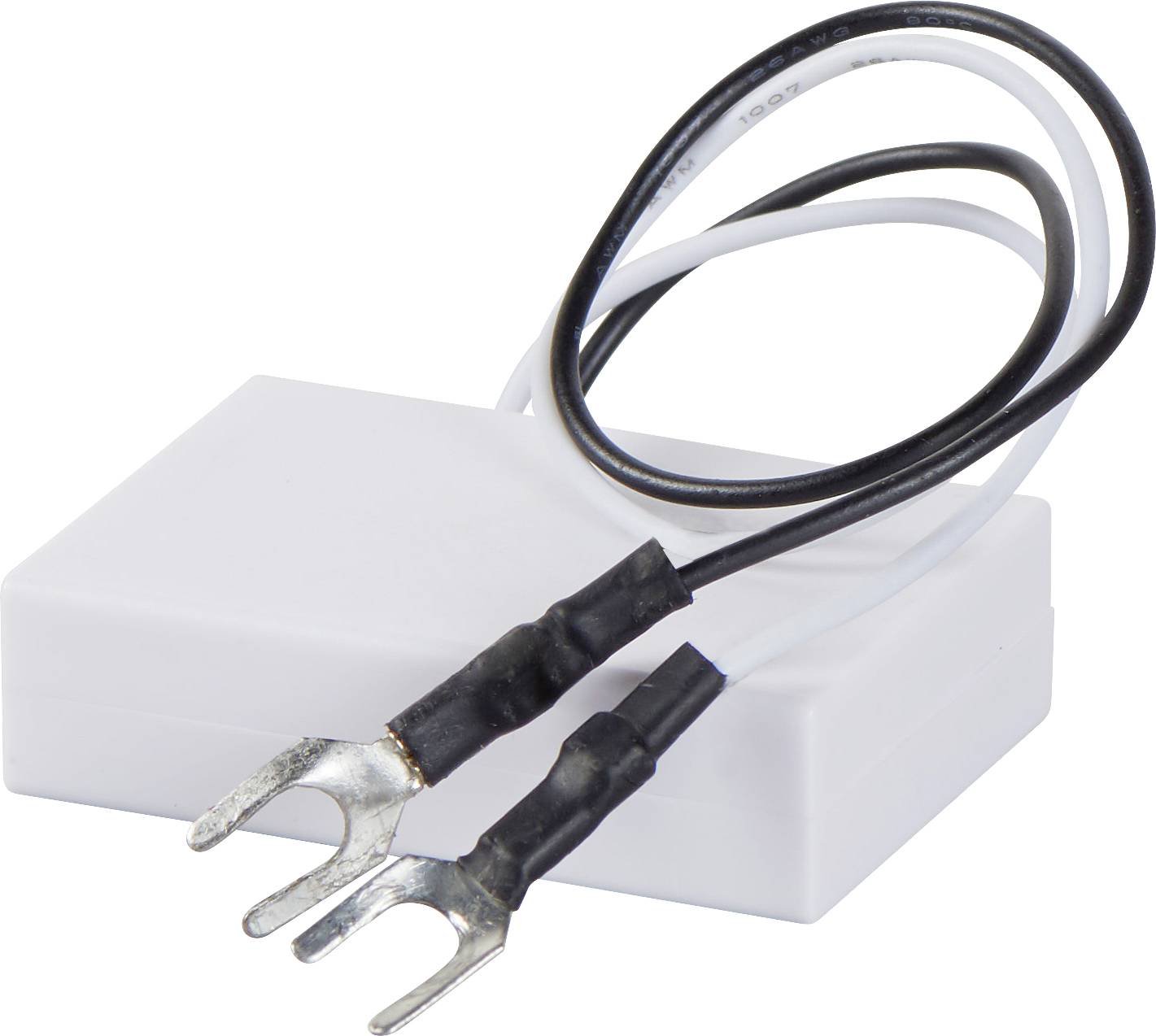 Dwa czarne i białe przewody zakończone końcówkami widełkowymi są zamocowane na małej, prostokątnej, białej obudowie z tworzywa sztucznego.