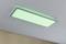 Prostokątna lampa sufitowa LED w pomieszczeniu, świecąca zielonym światłem.