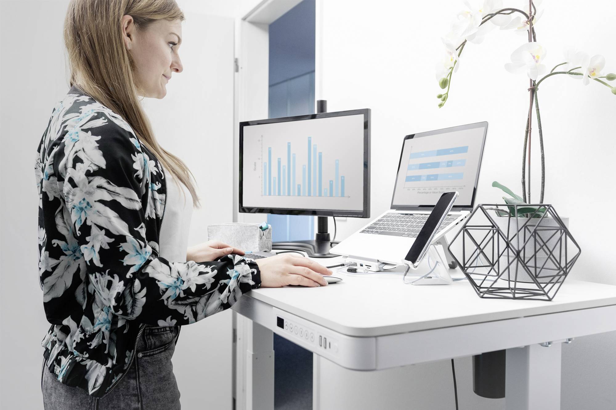 Білий стіл для роботи стоячи та сидячи Digitus DA-90406