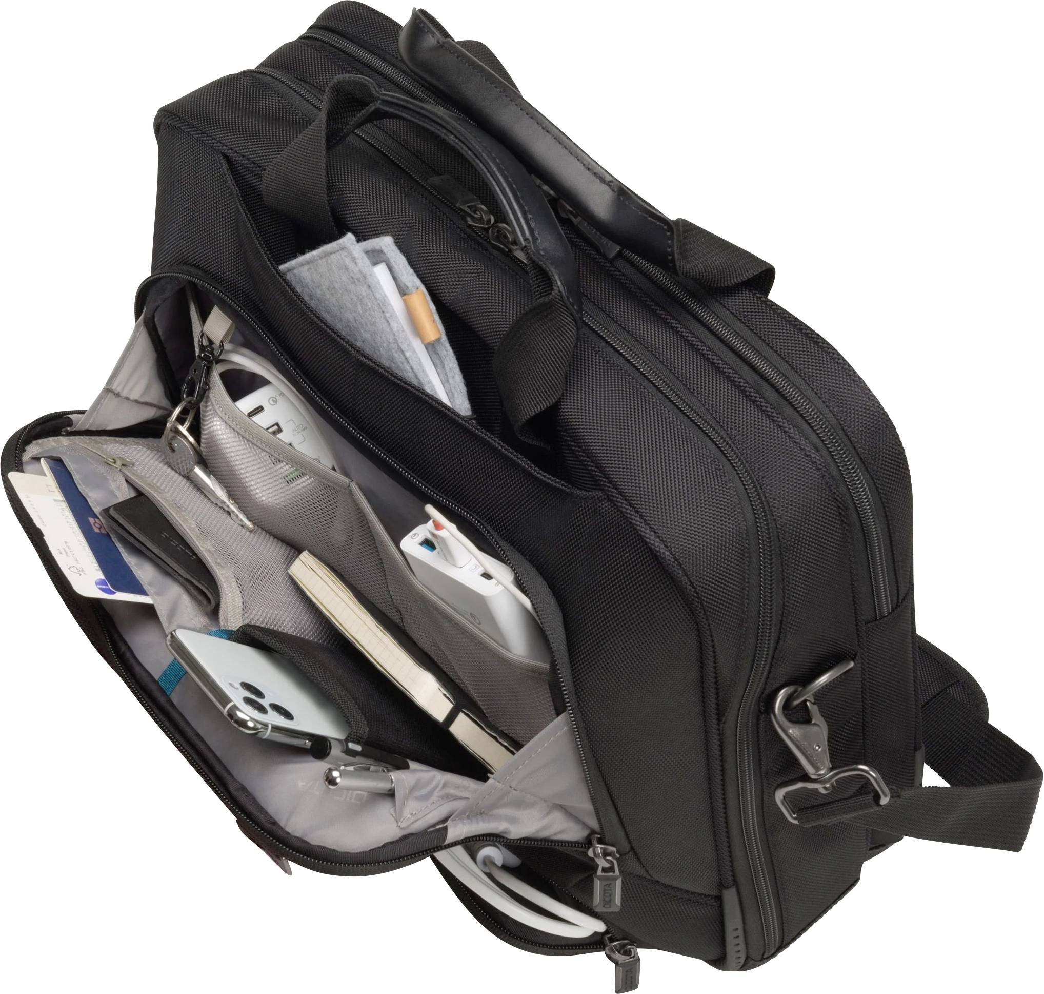 Czarna teczka z wieloma przegrodami, wypełniona materiałami biurowymi, takimi jak długopisy, notatniki i urządzenia elektroniczne.