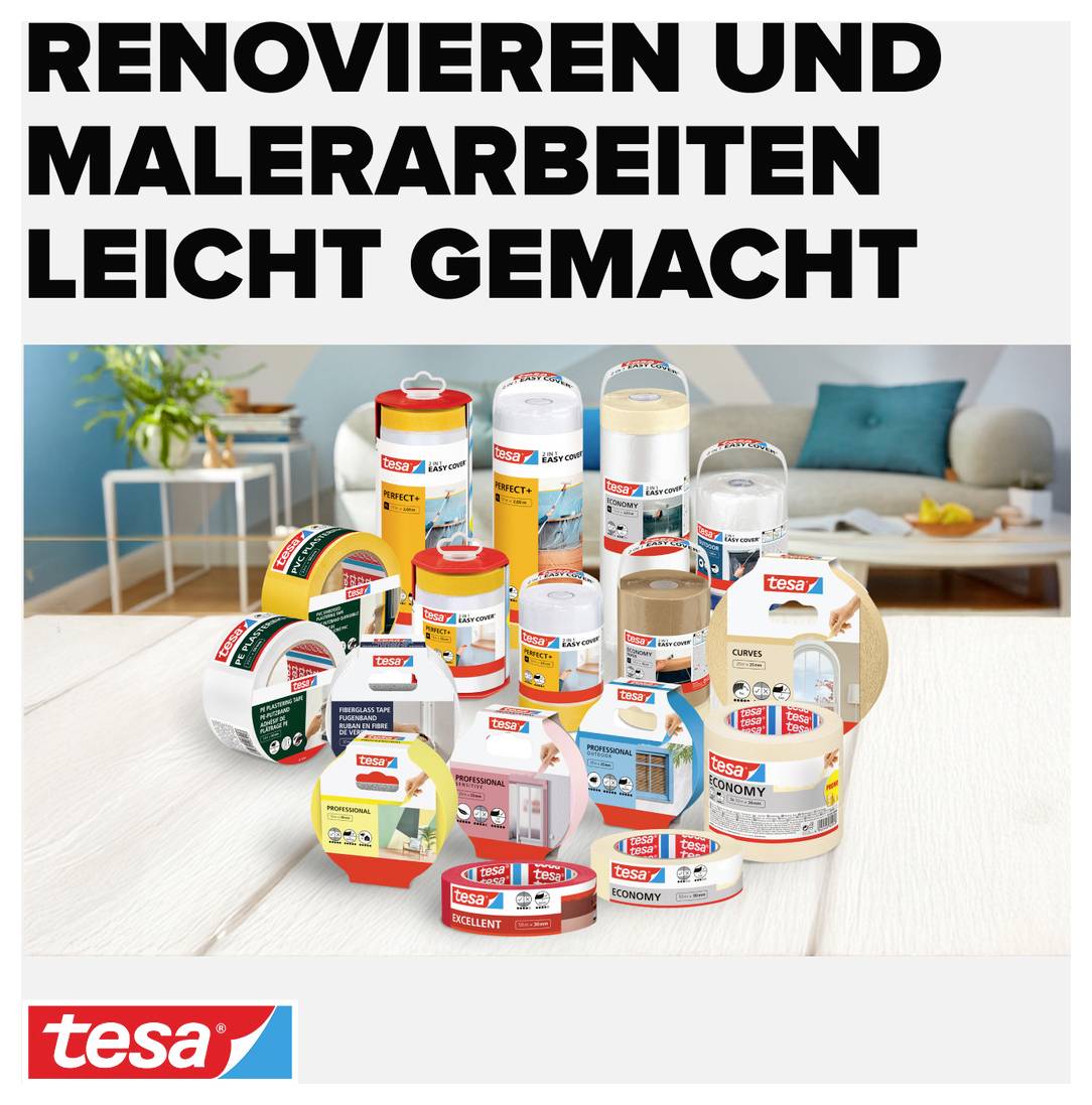 „Renowacja i prace malarskie w prosty sposób" przedstawia różne produkty tesa na stole w salonie.