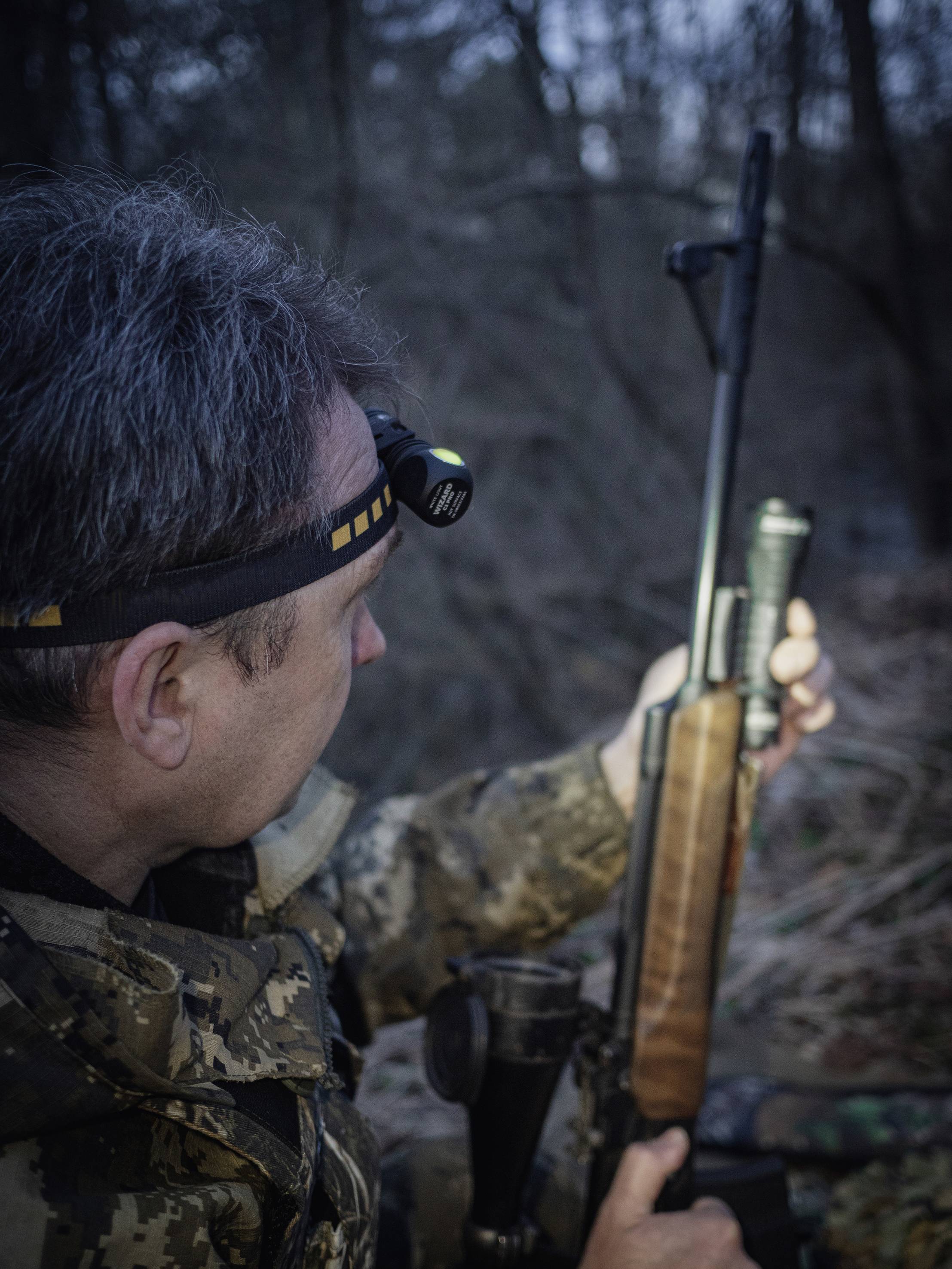 Налобний ліхтар ArmyTek Wizard C1 Pro Magnet Warm F09001W 1000 лм