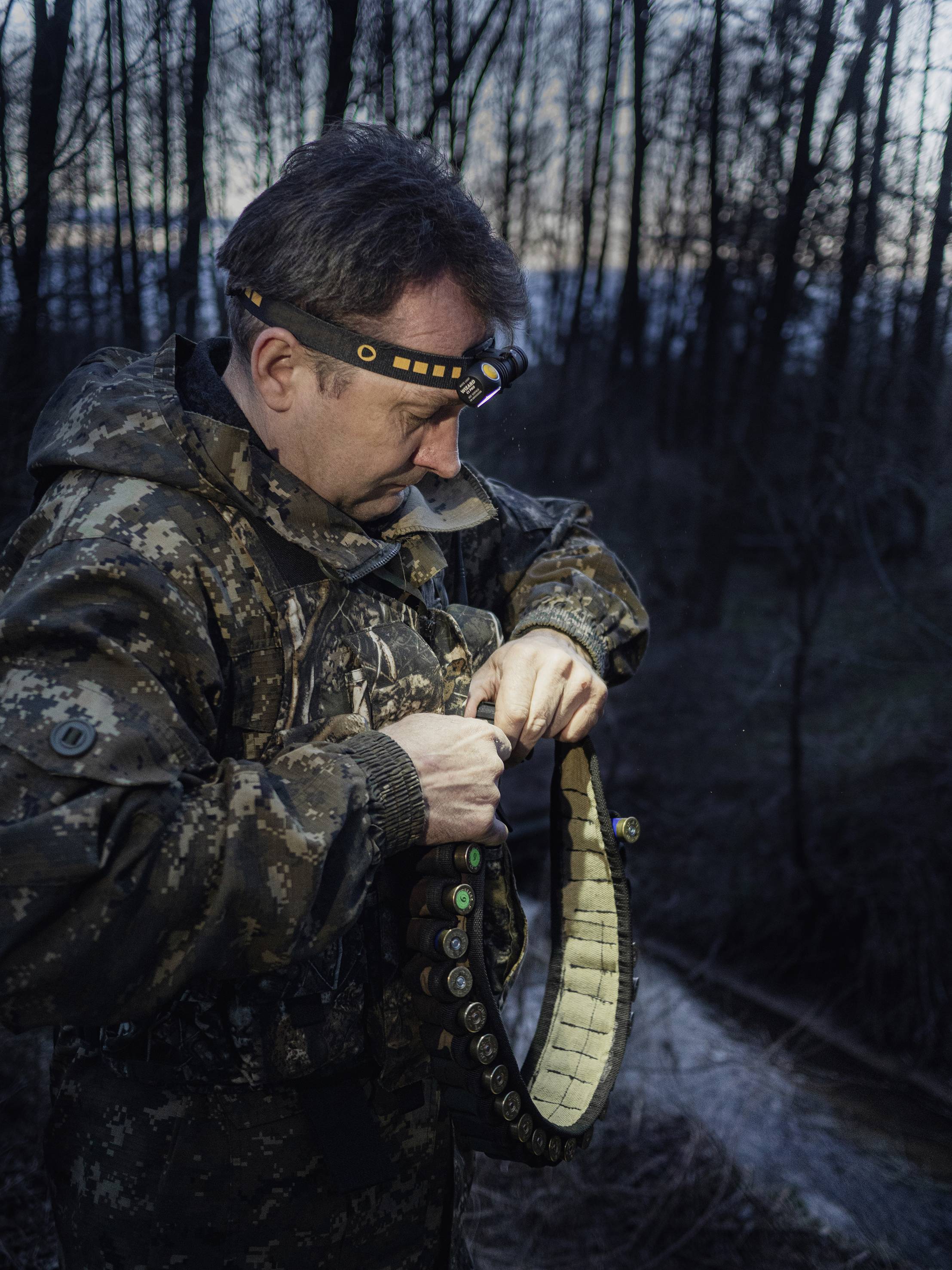 Налобний ліхтар ArmyTek Wizard C1 Pro Magnet Warm F09001W 1000 лм