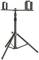 Statyw trzystopowy o regulowanej wysokości z uchwytem na głośnik. Czarny, wytrzymała konstrukcja, idealny do użytku scenicznego lub studyjnego.