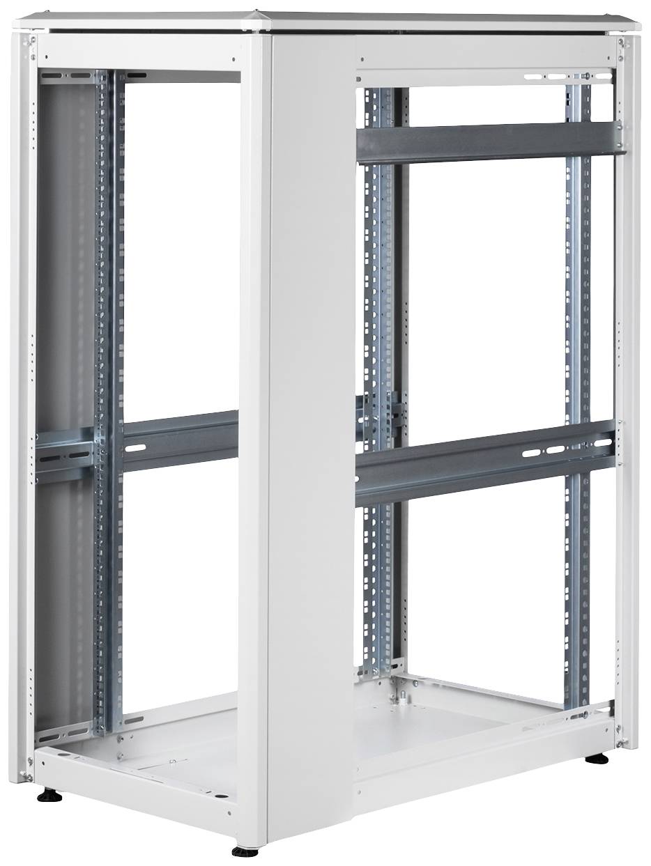 Otwarta, pusta szafa serwerowa z metalu, przeznaczona do montażu serwerów i komponentów IT w centrum danych lub pomieszczeniu serwerowym.